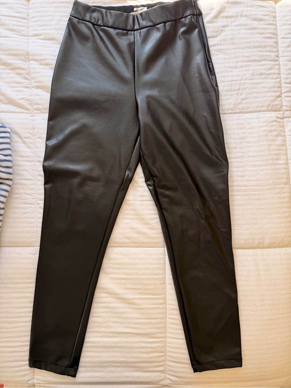 Abercrombie & Fitch Woman’s Black Faux Leather Leggings